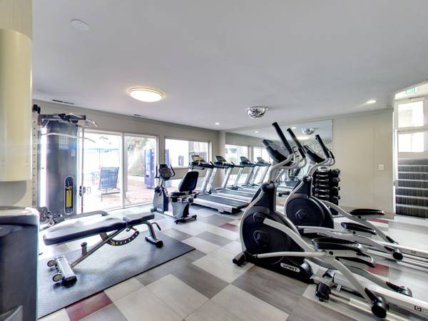 Apartments on Santa Clara St · Hayward photo 4