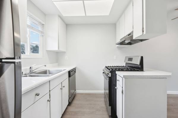 Apartments on Fremont Blvd · Fremont photo 2