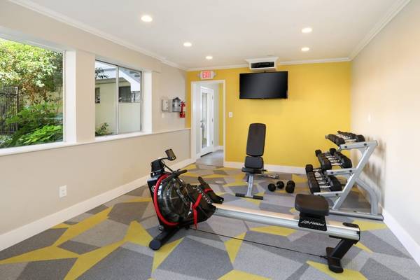 Apartments on Whipple Ave · Redwood City photo 5