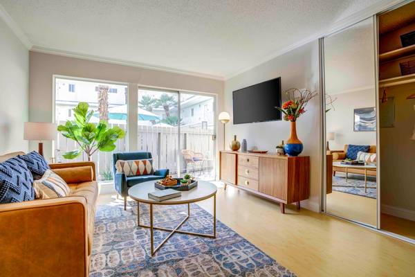 Apartments on Whipple Ave · Redwood City photo 4
