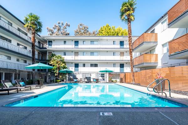 Apartments on Whipple Ave · Redwood City photo 3