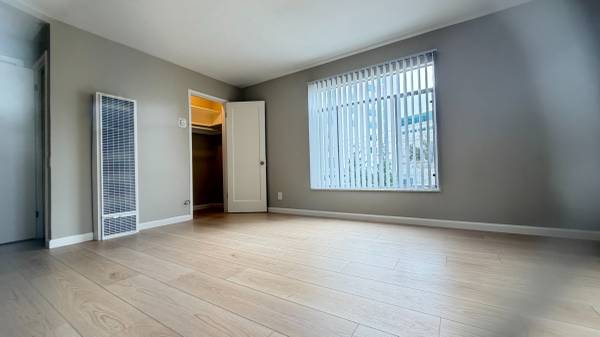 Oakland Manor photo 2