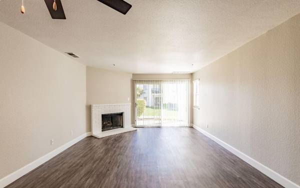 2BR/2BA Apartment on Peppertree Dr · Fairfield photo 4