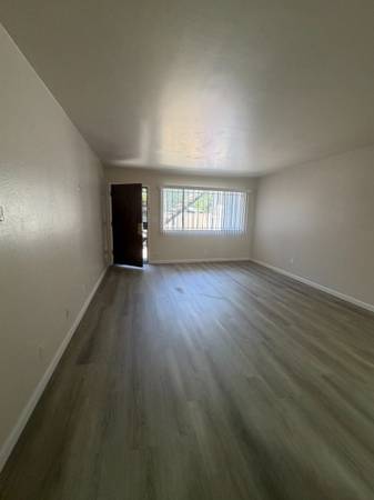 1BR/1BA Apartment · Oakland photo 3