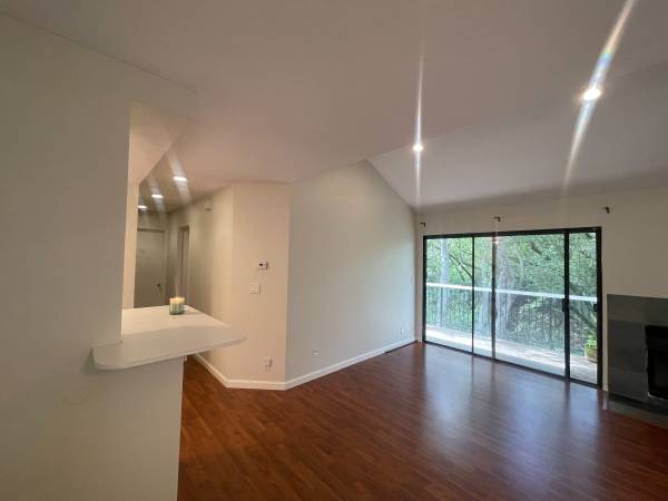 2BR/2BA Condo · Hayward photo 3