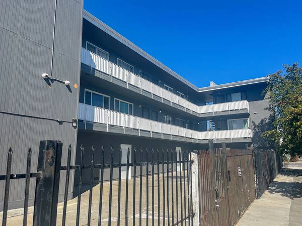 0BR/1BA Apartment on Adeline St · Emeryville photo 5