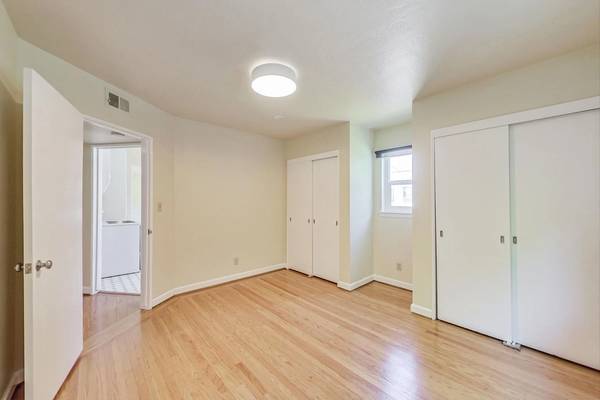 2BR/2BA Single Family House on Lakeshore Avenue Unit · Oakland photo 2