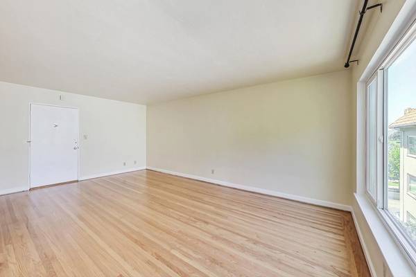2BR/2BA Single Family House on Lakeshore Avenue Unit · Oakland photo 3