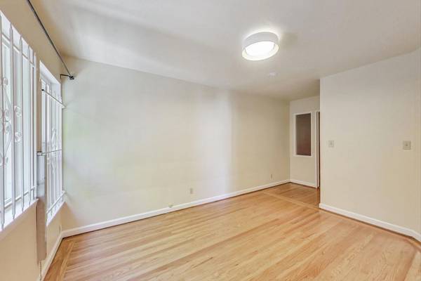 2BR/2BA Single Family House on Lakeshore Avenue Unit · Oakland photo 4