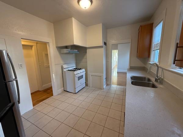 2BR/1BA Single Family House on Bissell Ave · Richmond photo 5