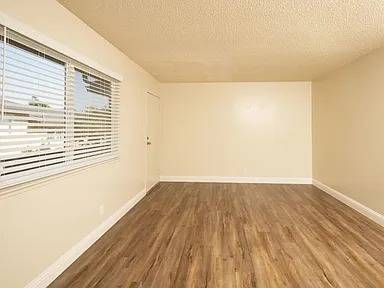 Marina Plaza Apartments photo 4