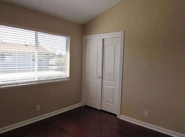 2BR/1BA Apartment on South St · Hollister photo 3