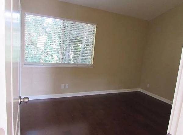 2BR/1BA Apartment on South St · Hollister photo 4