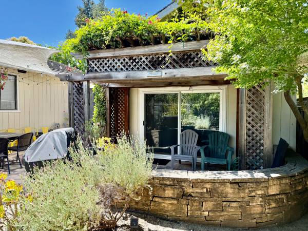 0BR/1BA In Law Adu · Mountain View photo 3