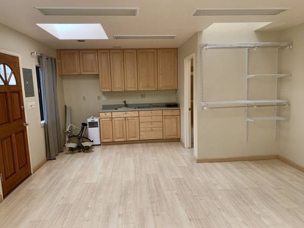 0BR/1BA In Law Adu · Mountain View photo 4