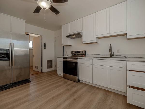 3BR/2BA Duplex on Crescent Ln · Hollister photo 2