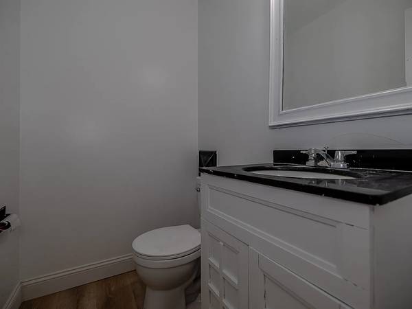 3BR/2BA Duplex on Crescent Ln · Hollister photo 5