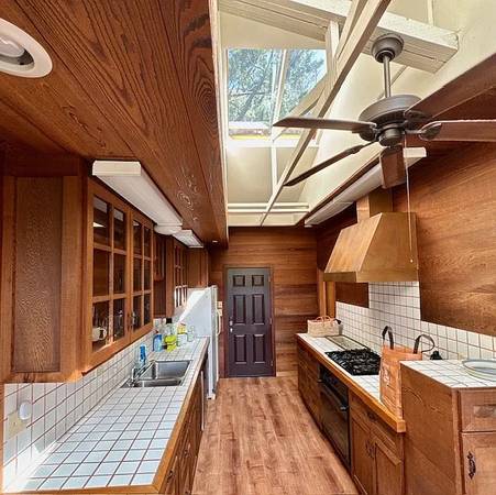 Stunning 2bd/2ba Modern Close To Downtown Larkspur. Views !- Foundation photo 4