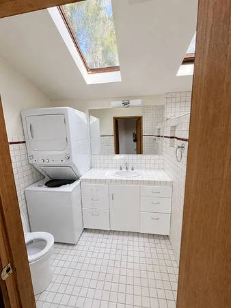 Stunning 2bd/2ba Modern Close To Downtown Larkspur. Views !- Foundation photo 5