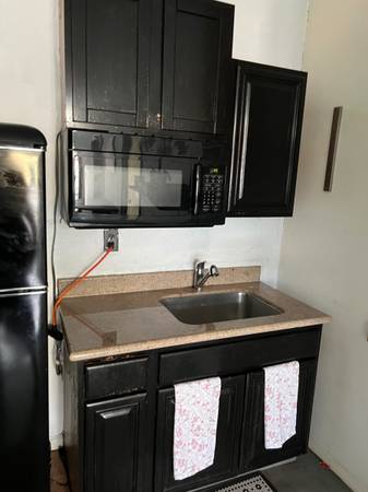 2BR/1BA Loft on Macarthur · Oakland photo 2