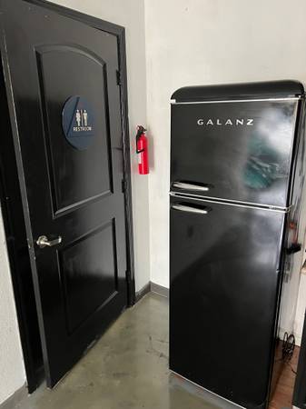 2BR/1BA Loft on Macarthur · Oakland photo 4