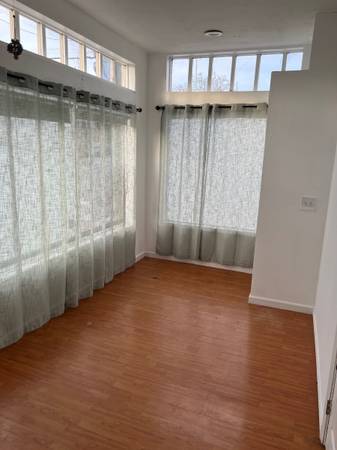 2BR/1BA Loft on Macarthur · Oakland photo 5