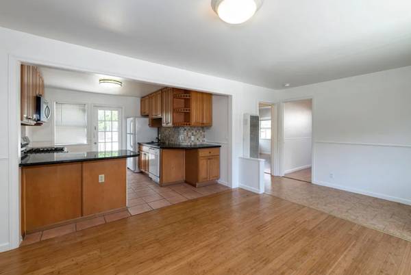 2BR/1BA Single Family House on E San Antonio St · San Jose photo 4