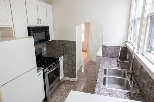 2BR/1BA Single Family House on 24th St · San Francisco photo 5