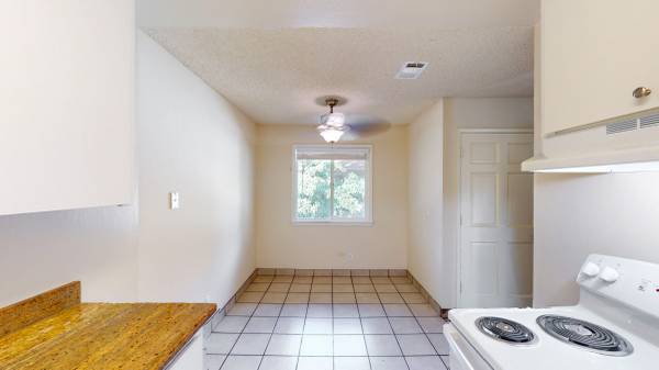 2BR/1BA Apartment on Happy Lane - 18( · Boyes Hot Springs photo 2