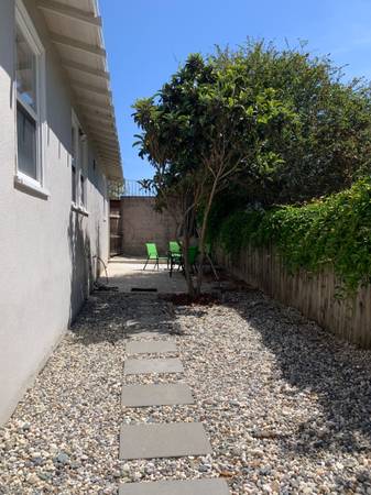 2BR/1BA Apartment · Berkeley photo 4