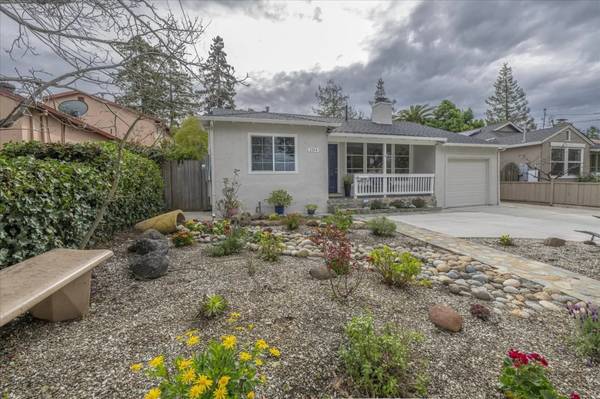 3BR/2BA Single Family House on Page St · Menlo Park photo 4