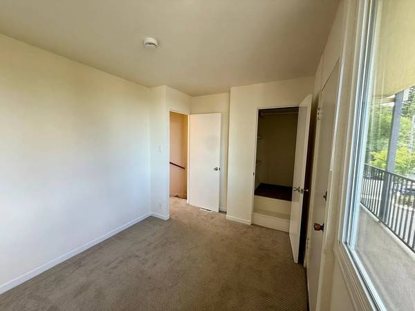 2BR/1BA Apartment on Locust Ave · Larkspur photo 3