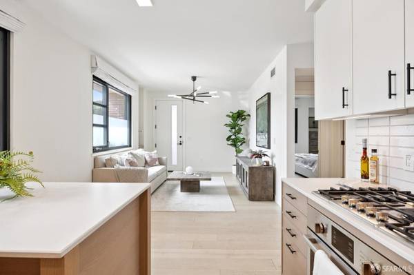 1598 Bay St. photo 5