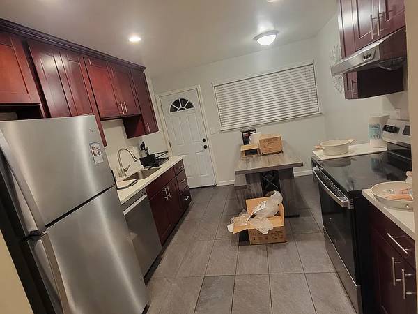 2BR/1BA Single Family House on Montecito Ave · Mountain View photo 2