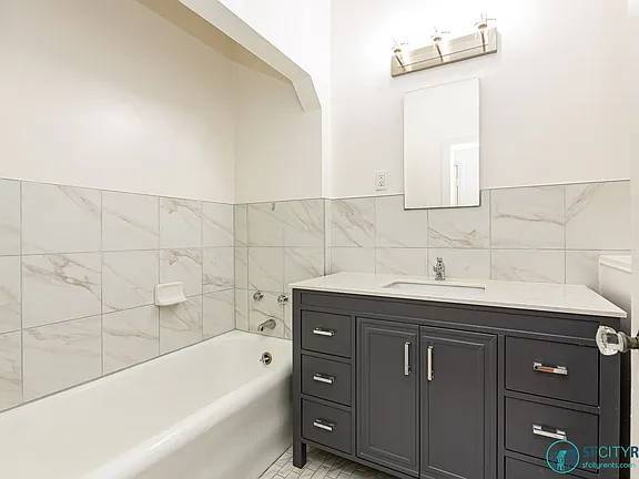 2BR/1BA Apartment · San Francisco photo 5