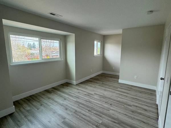 2BR/2BA Townhouse on Ellis St · Petaluma photo 3