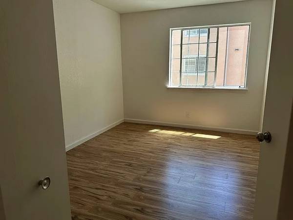 Bright and Airy 2BD 2.5 BTH Townhouse in Daly City photo 5