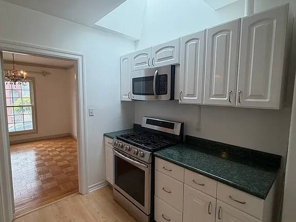 2BR/1BA Apartment · San Francisco photo 3