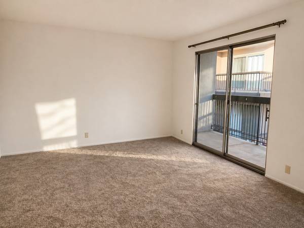 1BR/1BA Apartment · Oakland photo 3
