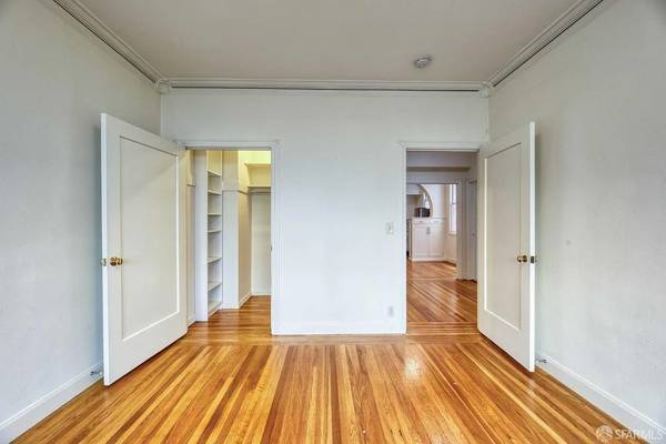 2BR/1BA Apartment on Washington St Apt · San Francisco photo 4