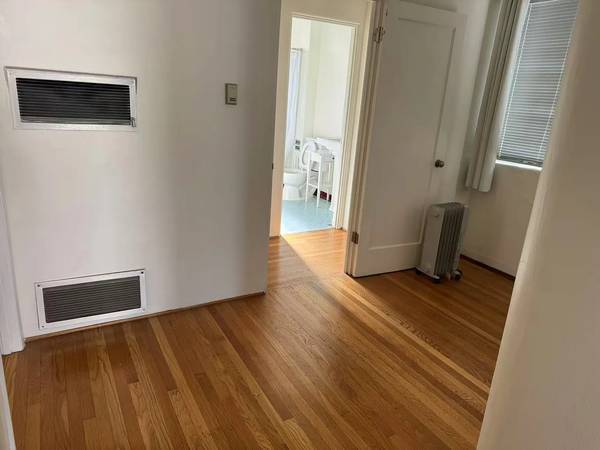 1BR/1BA Apartment · Berkeley photo 2