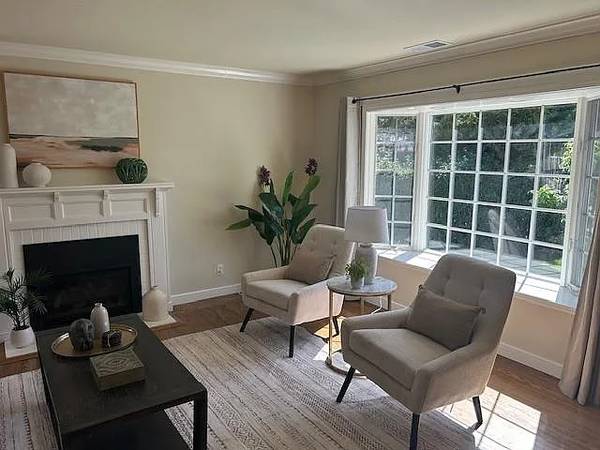3BR/2BA Single Family House on Haddon Dr · San Mateo photo 2