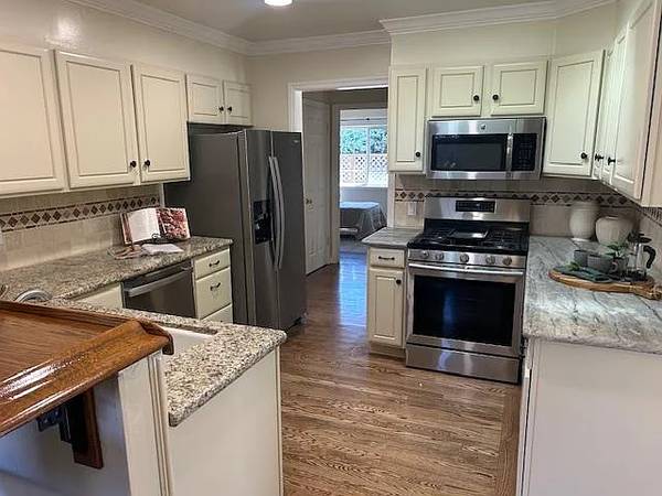 3BR/2BA Single Family House on Haddon Dr · San Mateo photo 4