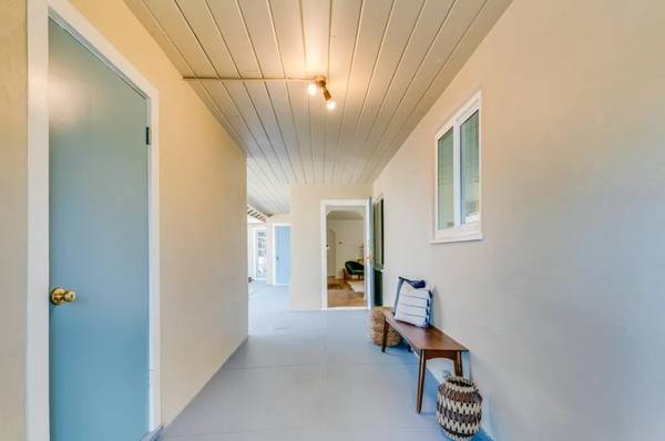 2BR/2BA Single Family House on Middlefield Rd · Palo Alto photo 2