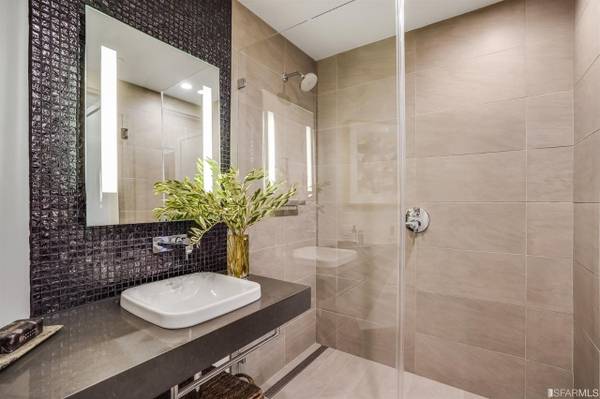 1BR/1BA Apartment on Broadway St · San Francisco photo 2