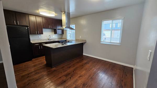 2BR/2BA Townhouse on Santa Maria · Hayward photo 2
