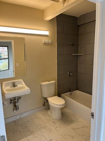 1BR/1BA Apartment on Essex A · Berkeley photo 2