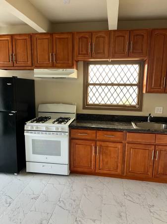 1BR/1BA Apartment on Essex A · Berkeley photo 4