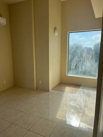 2BR/2BA Apartment on 65th Street · Emeryville photo 4