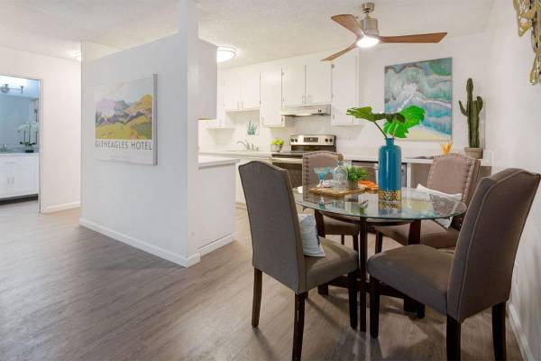 2BR/1BA Apartment on Central Ave · Alameda photo 5